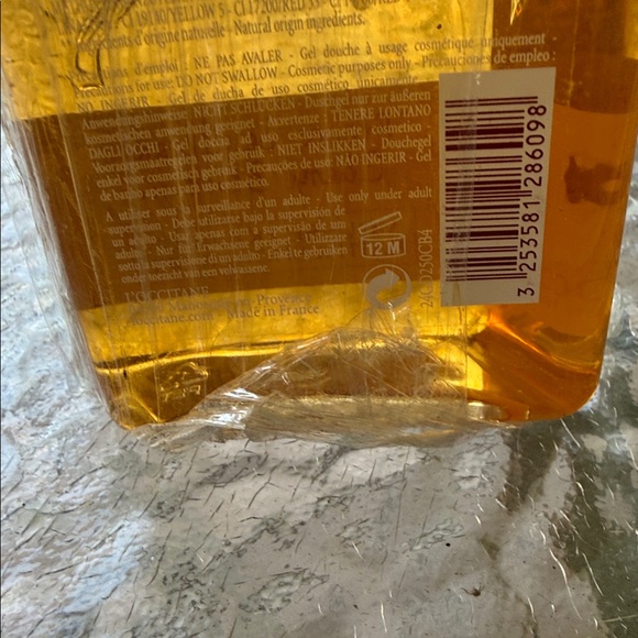 L'OCCITANE Fleurs de Cerisier Bath & Shower Gel - Cherry Blossom - Picture 3 of 5